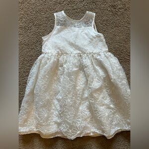 Girls dress. Size 4. Excellent condition. Bow on the back. Lined.